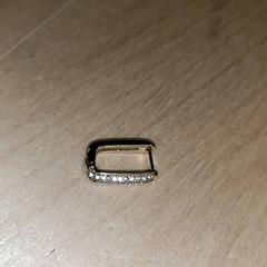 Ohrring Goudkleurig met steentjes, gemeldet von IKEA Groningen über iLost