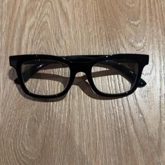 Gafas, ha sido reportado por Van der Valk Hotel Eindhoven - Best con iLost