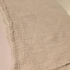 Ölelős pofon foulard, amint azt IKEA Mons az iLost segítségével jelentette.