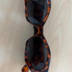 Gafas de sol Bruin-Zwart, segundo informou Pathé Schouwburgplein usando iLost