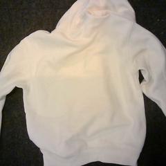 كنزة صوفية، كما تم الإبلاغ عنه بواسطة SnowWorld Landgraaf عبر iLost