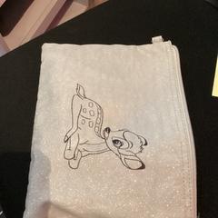 Borsa da toilette Gray, come riportato da MEININGER Hotel Paris Porte de Vincennes utilizzando iLost