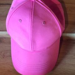 Gorra de béisbol, segundo informou Attractie- & Vakantiepark Slagharen usando iLost