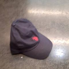 Czapka, zgłoszono przez Rotterdam The Hague Airport przy użyciu iLost