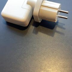 Adattatore White, found on the table at the canteen, come riportato da MEININGER Hotel Salzburg City Center utilizzando iLost