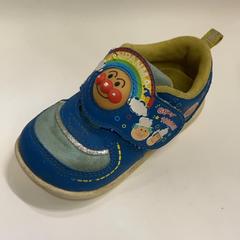 Sabates, segons ha informat IKEA鶴浜 mitjançant iLost