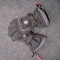 Eskularruak hestra, gisa salatu by SnowWorld Landgraaf iLost erabiliz