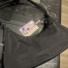 Zwarte handtas, gerapporteerd met iLost