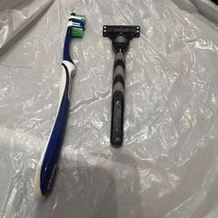 Rasiermesser & Zahnbürste, gemeldet von Van der Valk Hotel Gorinchem über iLost