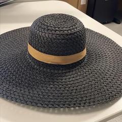 Sombrero, ha sido reportado por IKEA Mons con iLost
