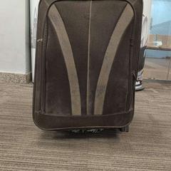 Suitcase بني, as reported by محطة الرياض (الرياض) using iLost