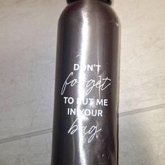 Fľaša na pitie, ako bolo nahlásené Qbuzz DMG pomocou iLost