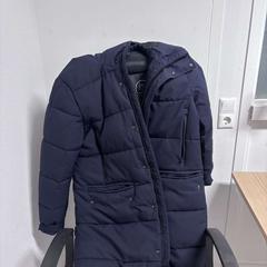 Jaqueta zwarte, segons ha informat IKEA Hengelo mitjançant iLost