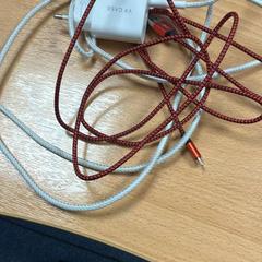 Nabíječka, jak nahlášeno Sheraton Brussels Airport Hotel pomocí iLost