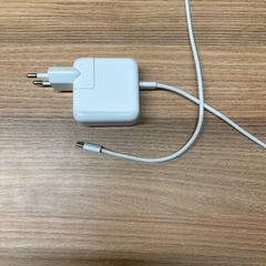 iPhone-lader white, USB-C, som rapportert av Vrije Universiteit Brussel (VUB) ved bruk av iLost