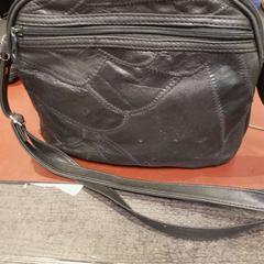 Sac à main noir, a été signalé par TCL utilisant iLost