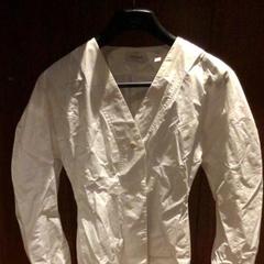 Bluse wit, gemeldet von Van der Valk Hotel Emmeloord über iLost