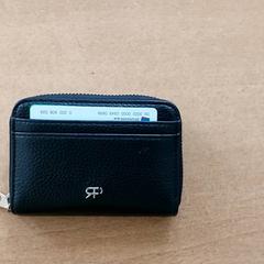 지갑 - diallo, iLost를 사용하여 Centraal magazijn에 보고됨