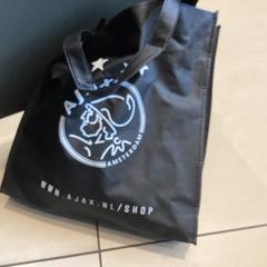 Tas Arena fanshop, gisa salatu by Johan Cruijff ArenA iLost erabiliz