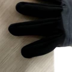 Ruházat - handschoenen, amint azt Regio Antwerpen - Brussel az iLost segítségével jelentette.