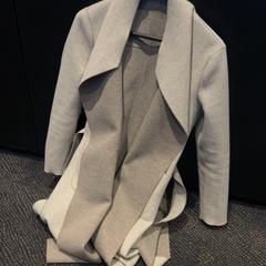 Chaqueta, segundo informou Van der Valk Hotel Utrecht usando iLost