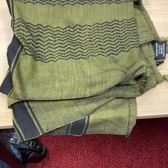 Xaile Olijfgroen met patroon, como reportado por Pathé Amsterdam Noord utilizando o iLost