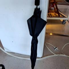 Ombrello Noir, come riportato da IKEA Rouen Tourville-La-Rivière utilizzando iLost