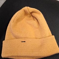 Gorro moutarde, ha sido reportado por IKEA Marseille La Valentine con iLost