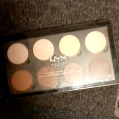 Makeupdoos, jak nahlášeno Mövenpick Hotel Amsterdam City Centre pomocí iLost