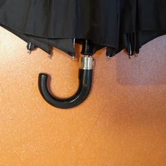 Folding umbrella noir, as reported by TCL using iLost