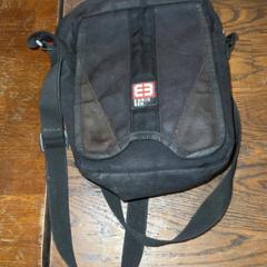 Kabelka, jak nahlášeno Club Nyx/Exit Café pomocí iLost