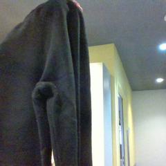 Pantalon, a été signalé par MEININGER Hotel Lyon Centre Berthelot utilisant iLost