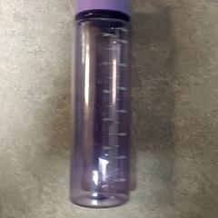 Láhev na pití Lila, jak nahlášeno Centraal magazijn pomocí iLost