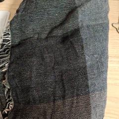 スカーフ echarpe がiLostで IKEA Montpellier によって報告されました