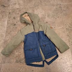 Jakke bruin/blauw, som rapportert av Regio West-Vlaanderen ved bruk av iLost