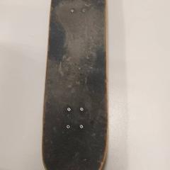 Skate, como reportado por Centraal magazijn utilizando o iLost