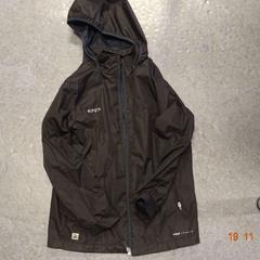 Jas zwart, zoals gemeld door Gemeente Leopoldsburg met iLost