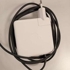 Ordenagailu eramangarriko kargatzailea Witte oplader Apple, gisa salatu by HU Amersfoort iLost erabiliz