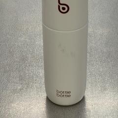 İLost kullanarak IKEA Tokyo-Bay tarafından bildirildiği gibi Içki şişesi