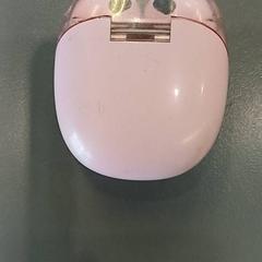 Earpodcase roze, amint azt Qbuzz GD Groningen HS az iLost segítségével jelentette.