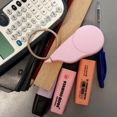 Inhoud pennenzak, a été signalé par Vrije Universiteit Brussel (VUB) utilisant iLost