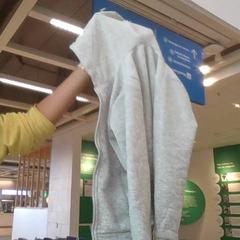 Kinderjas grise, zoals gemeld door IKEA Nantes met iLost