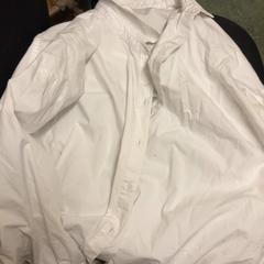 Bluse White, som rapportert av KABUL à GoGo / Teatro ved bruk av iLost