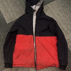 Kurtka Zwart/rood, zgłoszono przez Jaarbeurs przy użyciu iLost