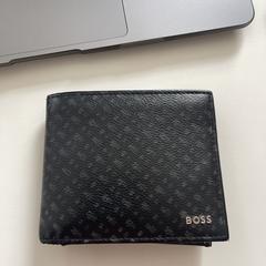 Black and grey wallet Boss, ha sido reportado a iLost