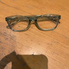 Szemüveg Plastic groen, amint azt Pathé Ede az iLost segítségével jelentette.