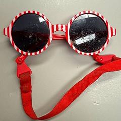 Sunglasses Kinderen Rood Wit Gestreept, as reported by Burgers' Zoo using iLost