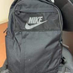 Rugtas Zwart Nike، كما تم الإبلاغ عنه بواسطة Familiepark Drievliet عبر iLost