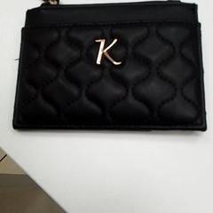 Porta-cartões Bokamba, como reportado por ilévia utilizando o iLost