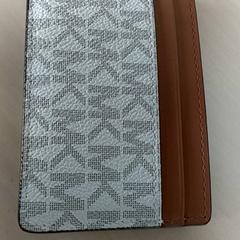 Titolare della carta - ALBA MORALES, come riportato da Regio Antwerpen - Brussel utilizzando iLost